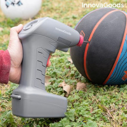 Aplicación práctica del compresor portátil Airpro+ inflando un balón de baloncesto en el exterior.